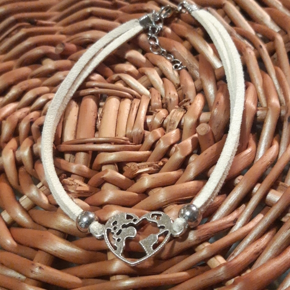 Jewlery - Picture 2 of 3